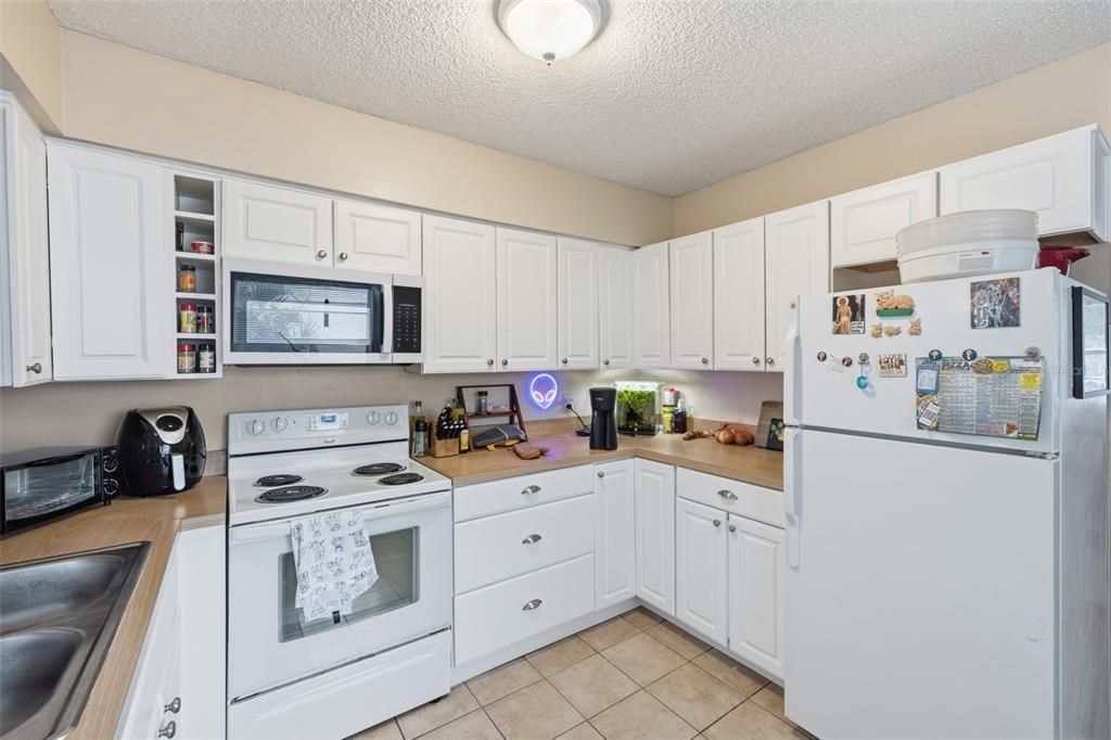 Activo con contrato: $799,900 (6 camas, 0 baños, 3090 Pies cuadrados)