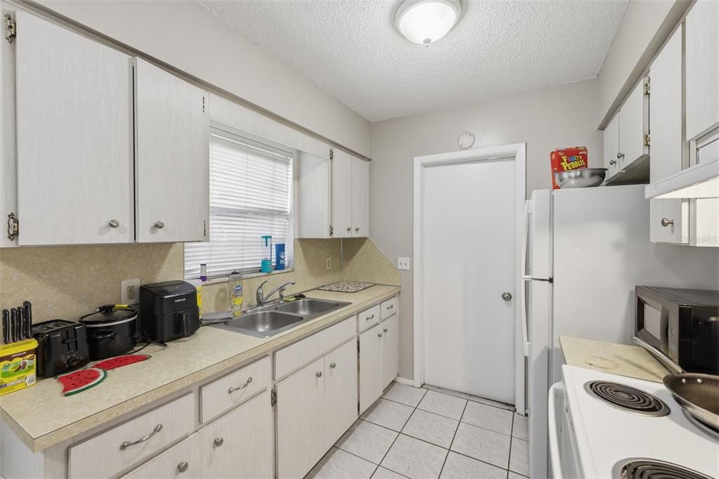 Activo con contrato: $799,900 (6 camas, 0 baños, 3090 Pies cuadrados)