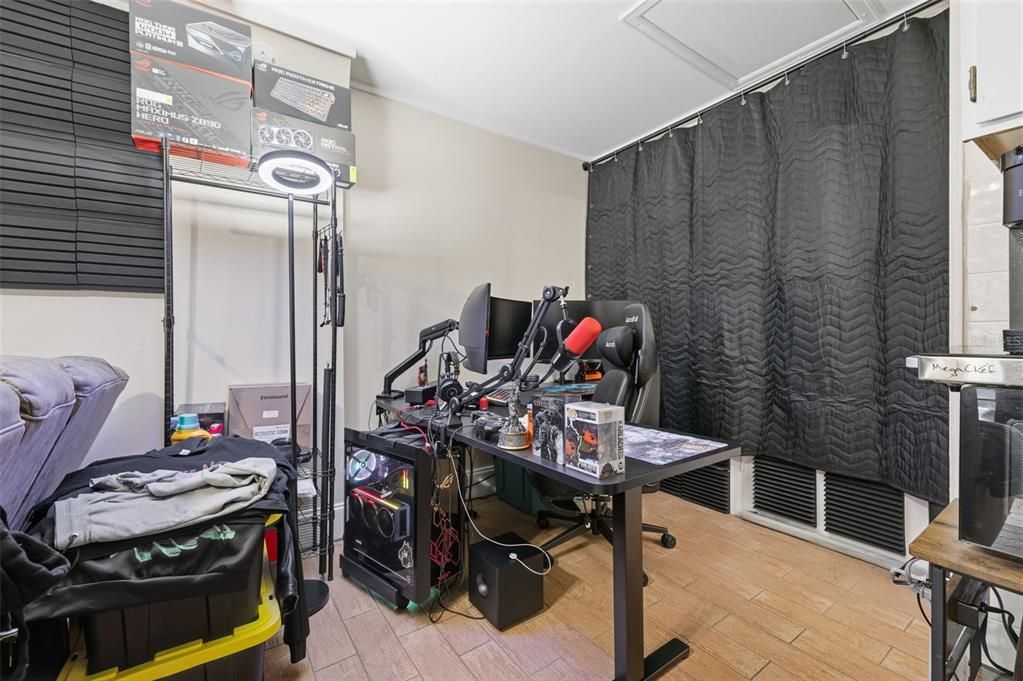 Activo con contrato: $799,900 (6 camas, 0 baños, 3090 Pies cuadrados)
