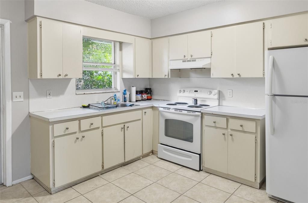 Activo con contrato: $799,900 (6 camas, 0 baños, 3090 Pies cuadrados)