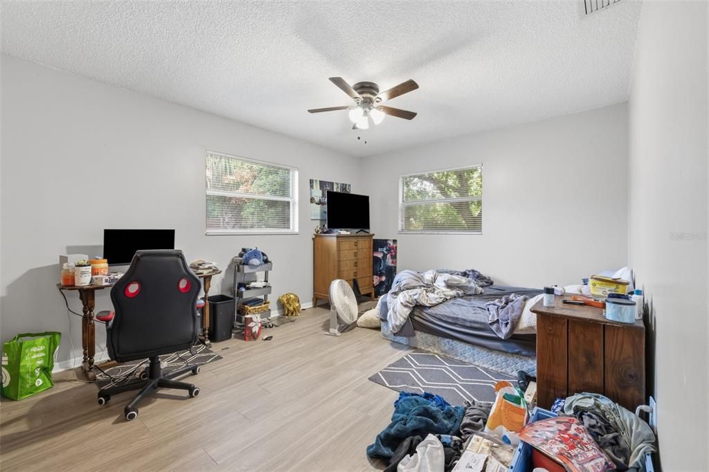 Activo con contrato: $799,900 (6 camas, 0 baños, 3090 Pies cuadrados)