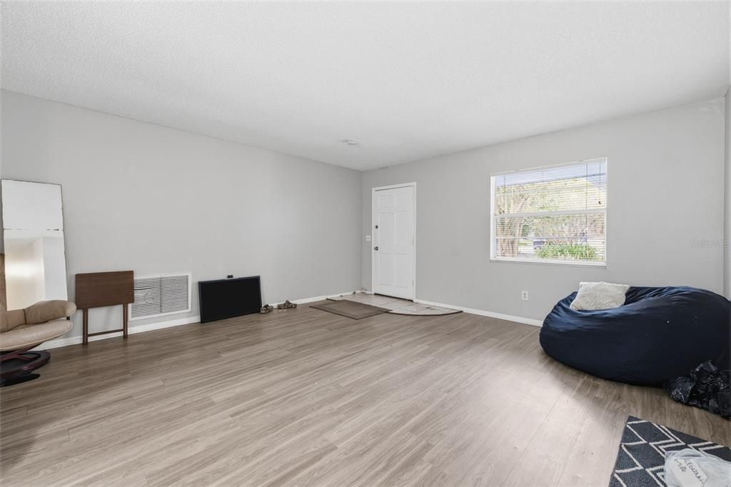 Activo con contrato: $799,900 (6 camas, 0 baños, 3090 Pies cuadrados)