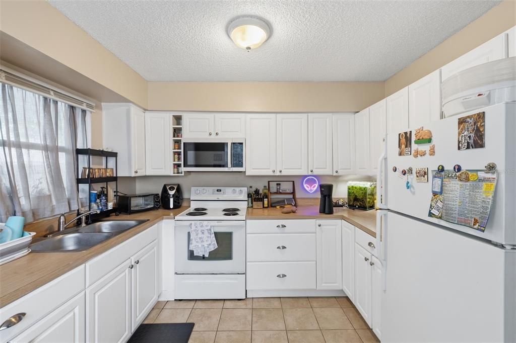 Activo con contrato: $799,900 (6 camas, 0 baños, 3090 Pies cuadrados)
