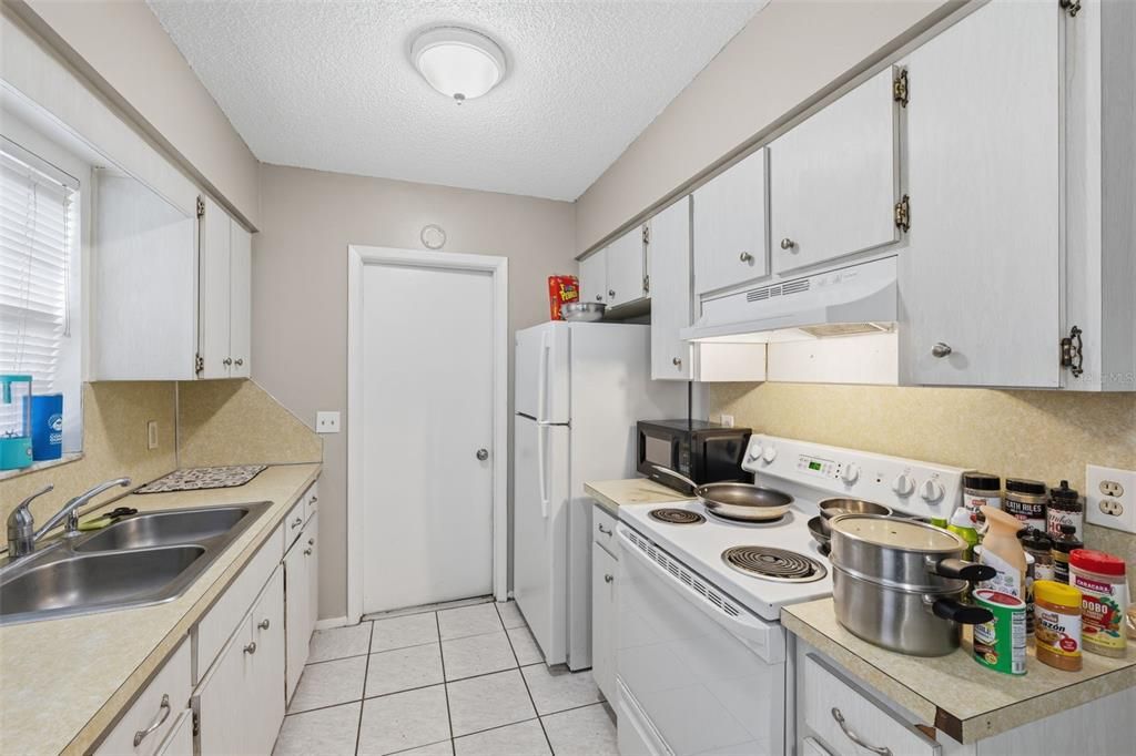 Activo con contrato: $799,900 (6 camas, 0 baños, 3090 Pies cuadrados)