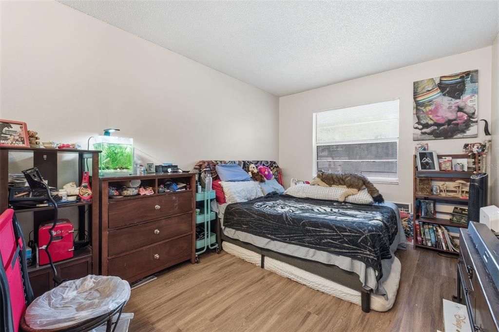 Activo con contrato: $799,900 (6 camas, 0 baños, 3090 Pies cuadrados)