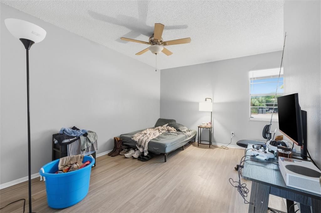Activo con contrato: $799,900 (6 camas, 0 baños, 3090 Pies cuadrados)