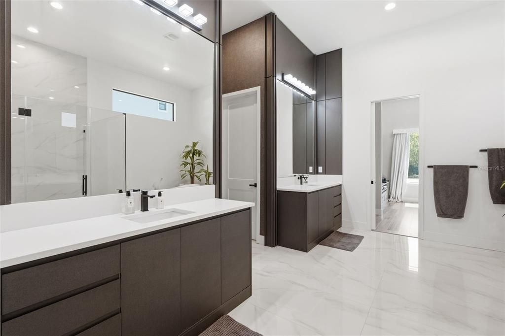 En Venta: $3,575,000 (5 camas, 5 baños, 4414 Pies cuadrados)