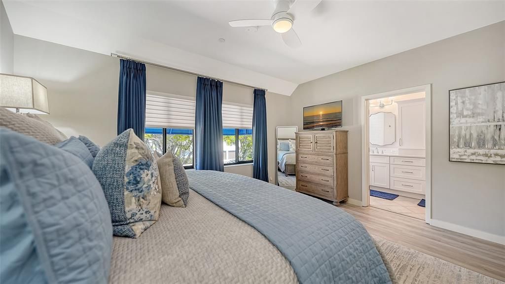 For Sale: $699,000 (2 beds, 2 baths, 1370 Square Feet)