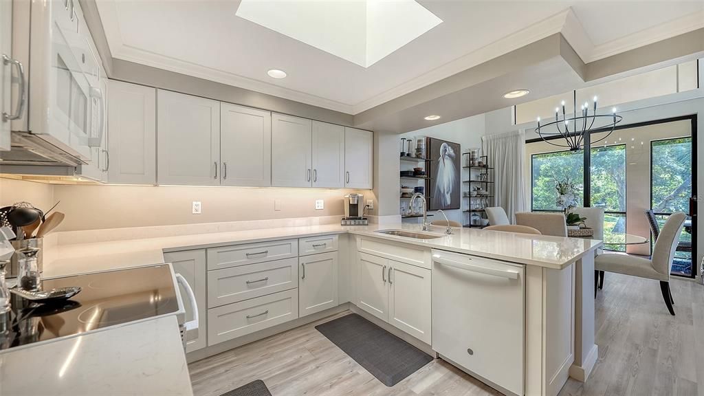 For Sale: $699,000 (2 beds, 2 baths, 1370 Square Feet)