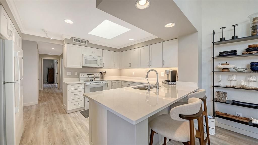 For Sale: $699,000 (2 beds, 2 baths, 1370 Square Feet)