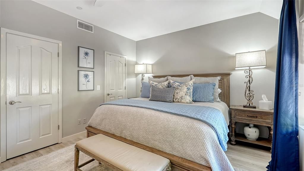 For Sale: $699,000 (2 beds, 2 baths, 1370 Square Feet)