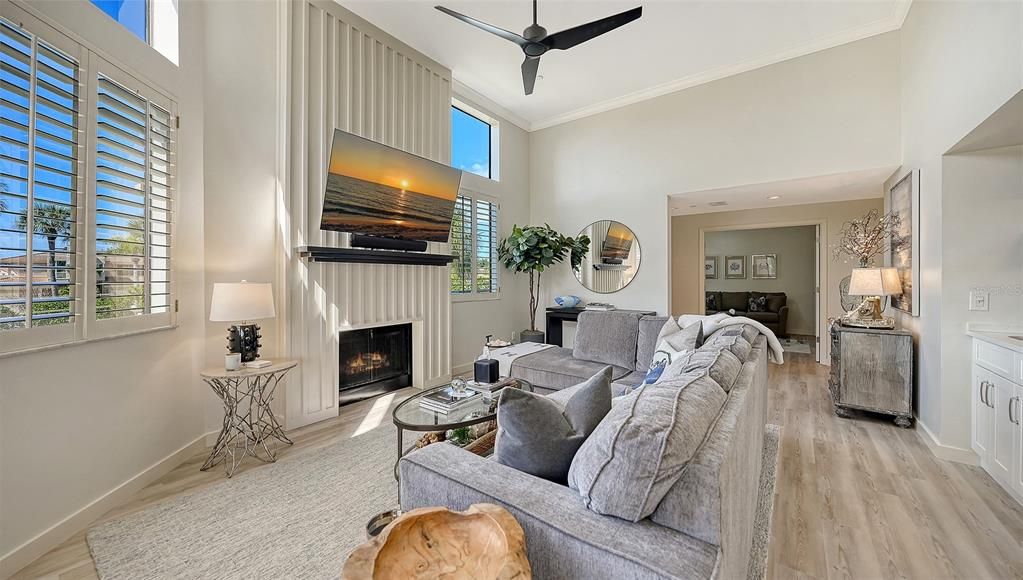 For Sale: $699,000 (2 beds, 2 baths, 1370 Square Feet)
