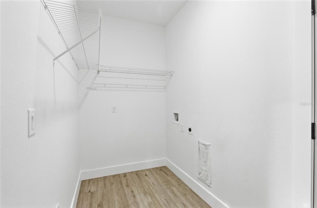 На продажу: $399,000 (4 спален, 2 ванн, 1695 Квадратных фут)