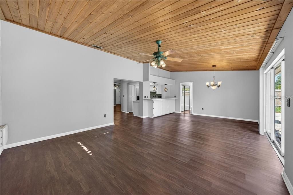 For Sale: $489,900 (4 beds, 3 baths, 1888 Square Feet)