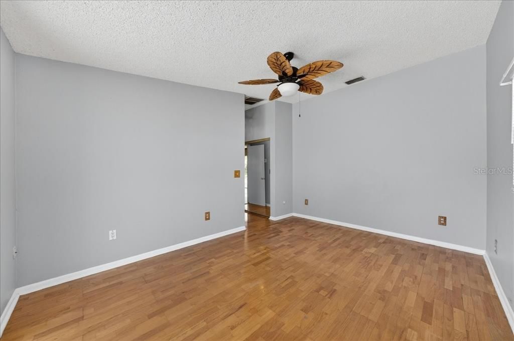 For Sale: $489,900 (4 beds, 3 baths, 1888 Square Feet)