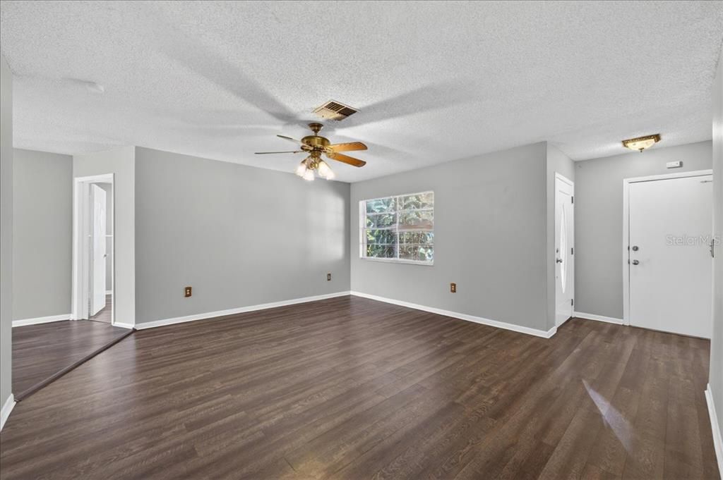 For Sale: $489,900 (4 beds, 3 baths, 1888 Square Feet)