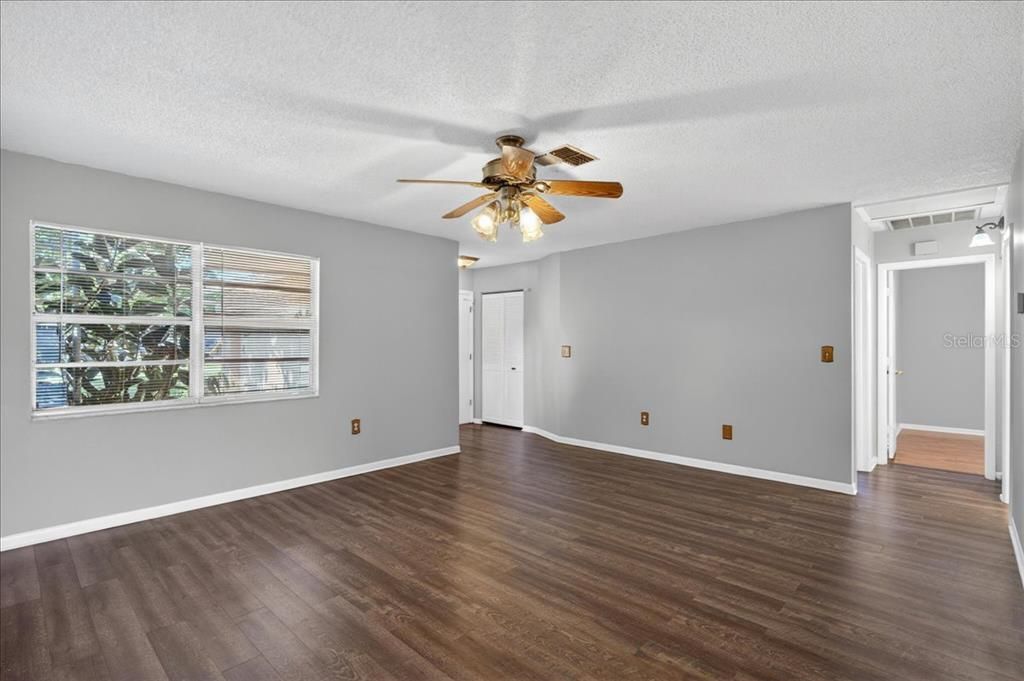 For Sale: $489,900 (4 beds, 3 baths, 1888 Square Feet)