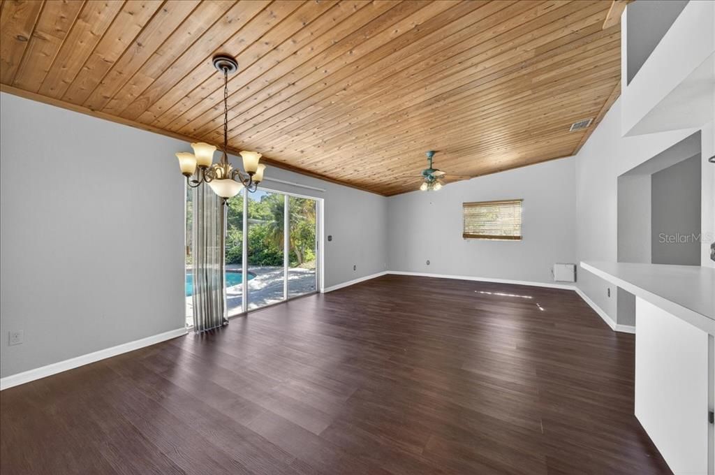 For Sale: $489,900 (4 beds, 3 baths, 1888 Square Feet)