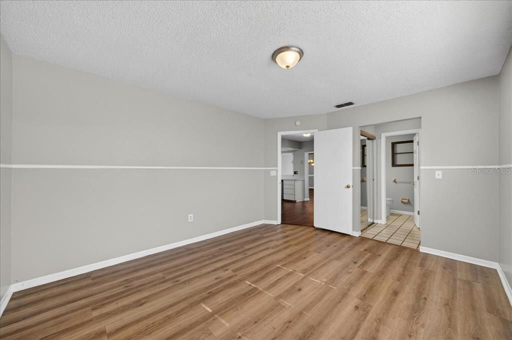 For Sale: $489,900 (4 beds, 3 baths, 1888 Square Feet)