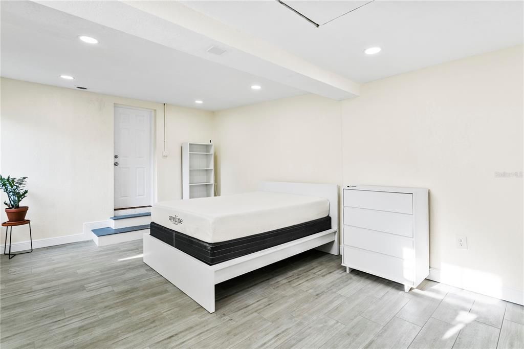 For Rent: $2,400 (4 beds, 2 baths, 1250 Square Feet)