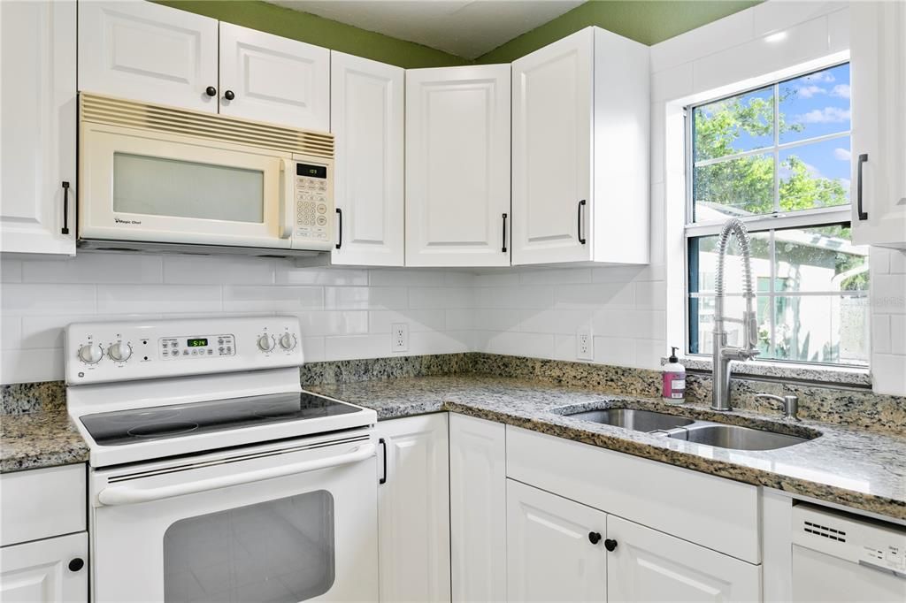 For Rent: $2,400 (4 beds, 2 baths, 1250 Square Feet)