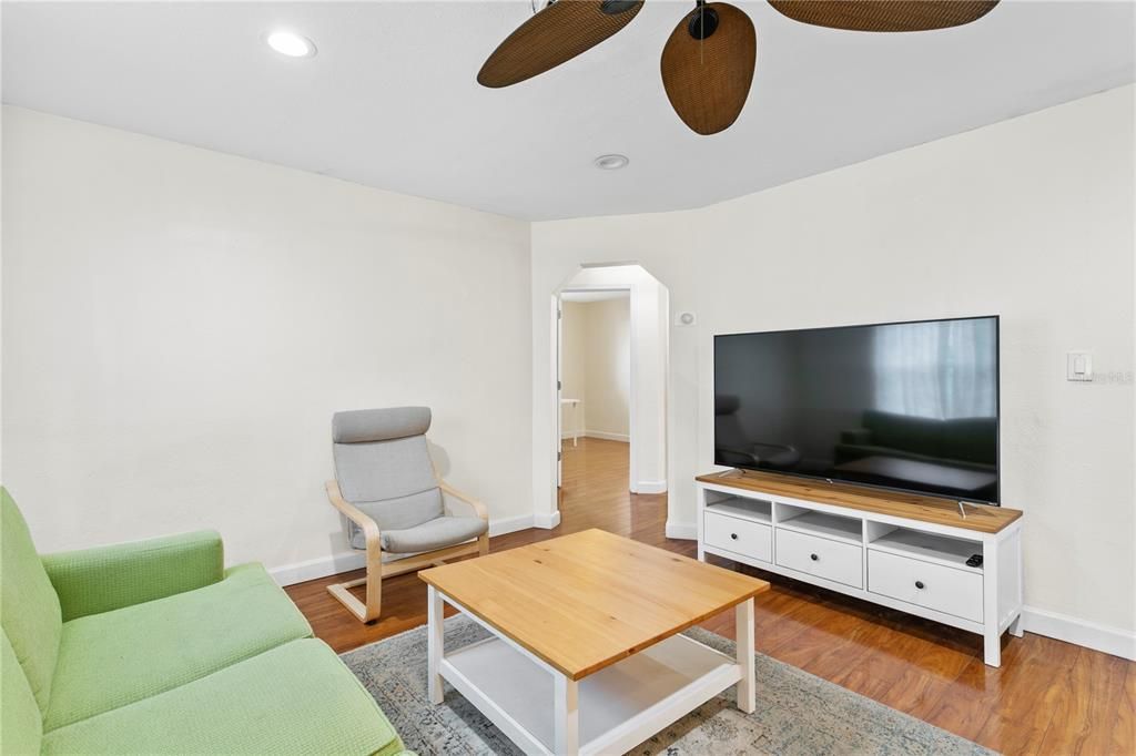 For Rent: $2,400 (4 beds, 2 baths, 1250 Square Feet)