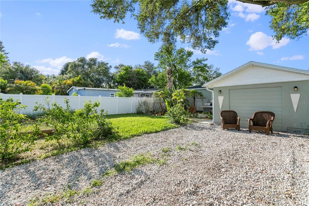 For Rent: $2,400 (4 beds, 2 baths, 1250 Square Feet)