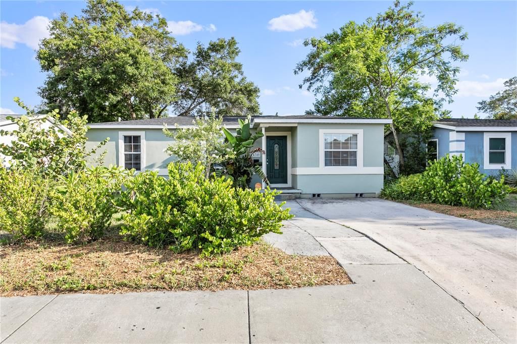 For Rent: $2,400 (4 beds, 2 baths, 1250 Square Feet)