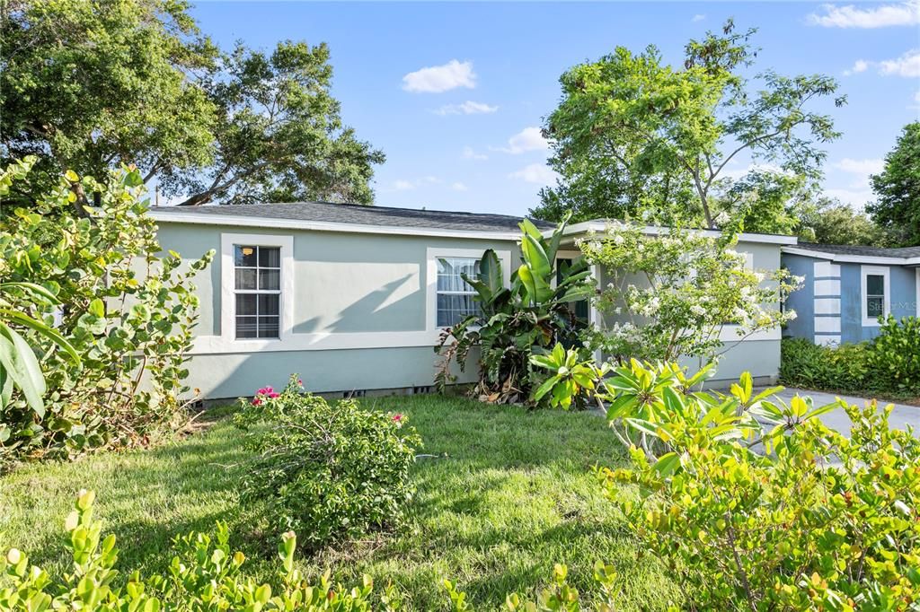 For Rent: $2,400 (4 beds, 2 baths, 1250 Square Feet)