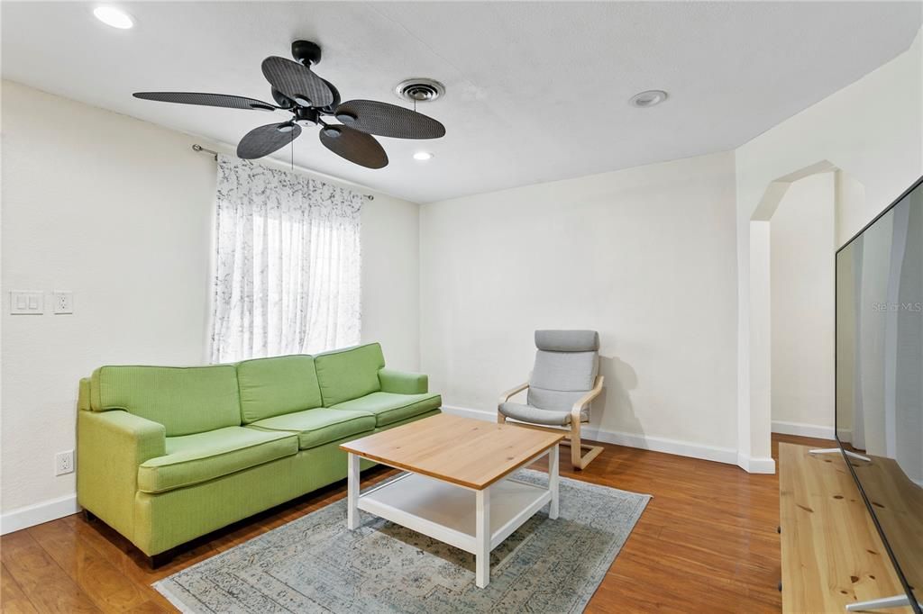 For Rent: $2,400 (4 beds, 2 baths, 1250 Square Feet)