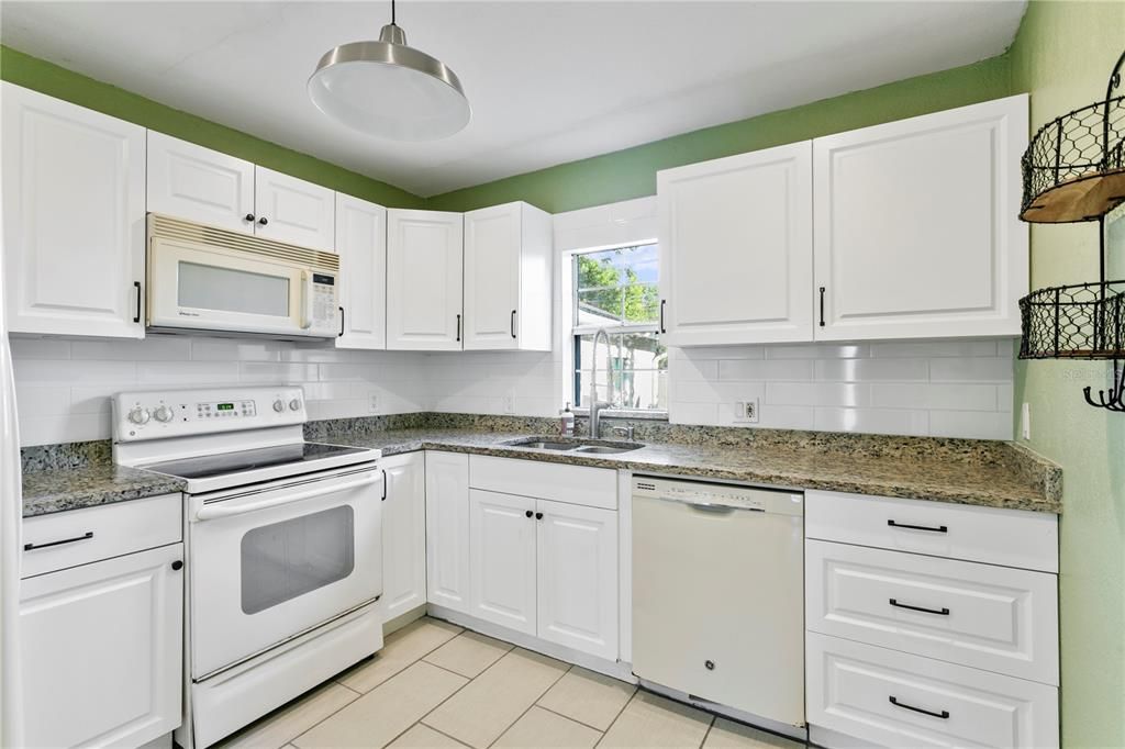 For Rent: $2,400 (4 beds, 2 baths, 1250 Square Feet)