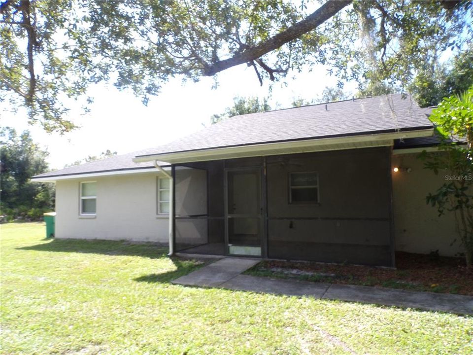 For Rent: $1,600 (2 beds, 2 baths, 1050 Square Feet)
