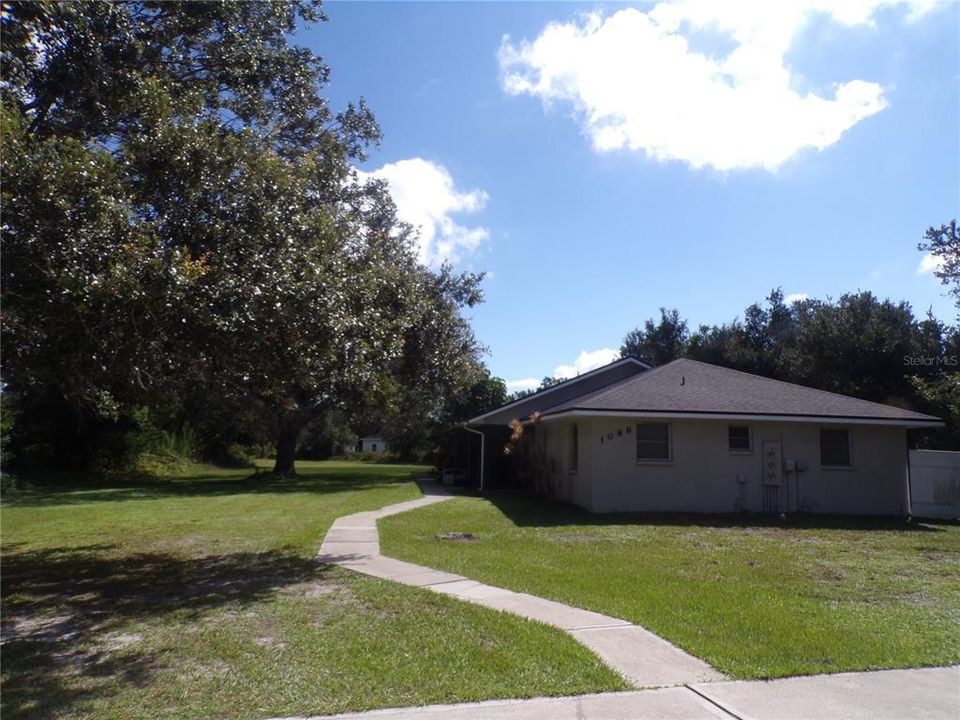 For Rent: $1,600 (2 beds, 2 baths, 1050 Square Feet)