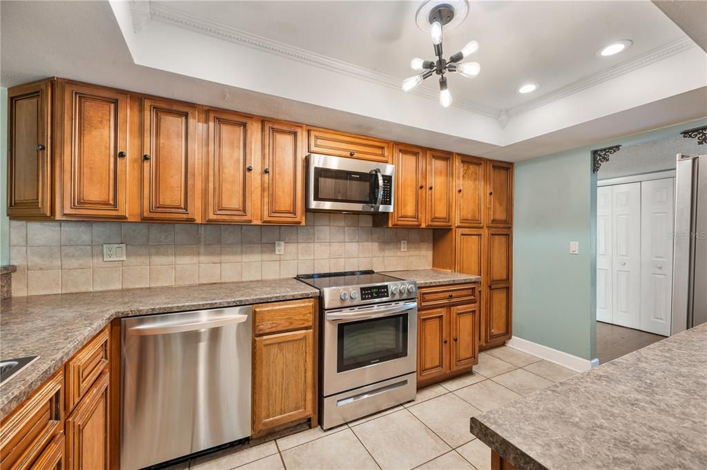 For Sale: $215,000 (2 beds, 2 baths, 2142 Square Feet)