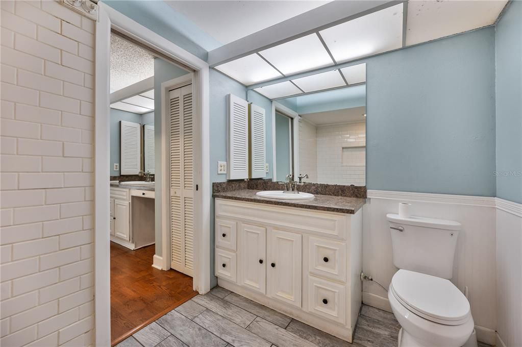 For Sale: $215,000 (2 beds, 2 baths, 2142 Square Feet)