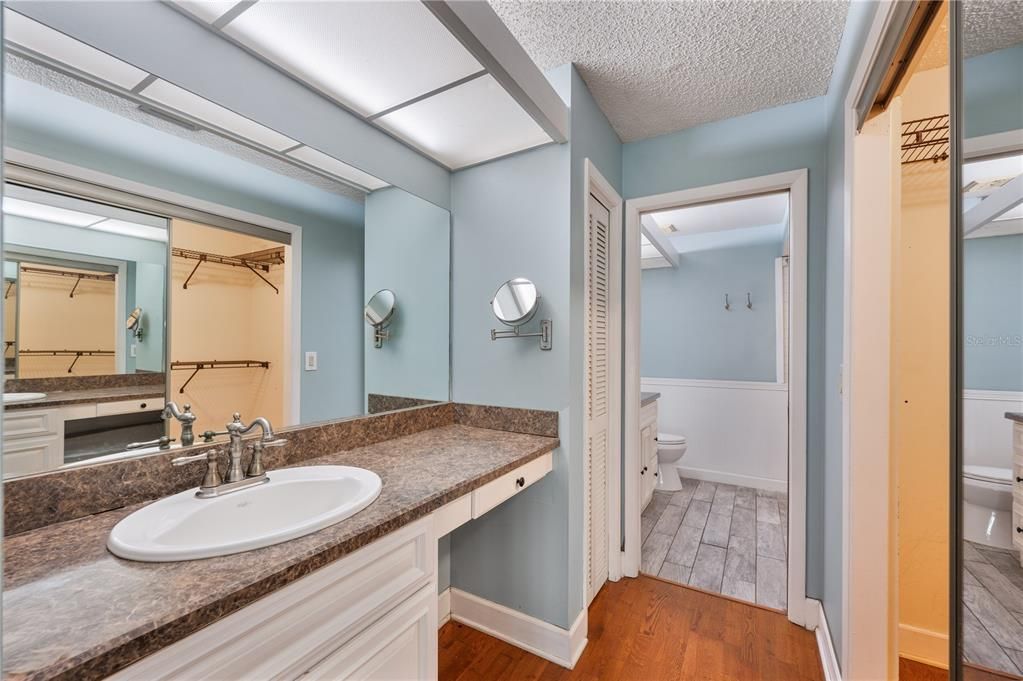 For Sale: $215,000 (2 beds, 2 baths, 2142 Square Feet)