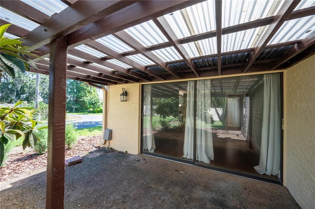 For Sale: $215,000 (2 beds, 2 baths, 2142 Square Feet)