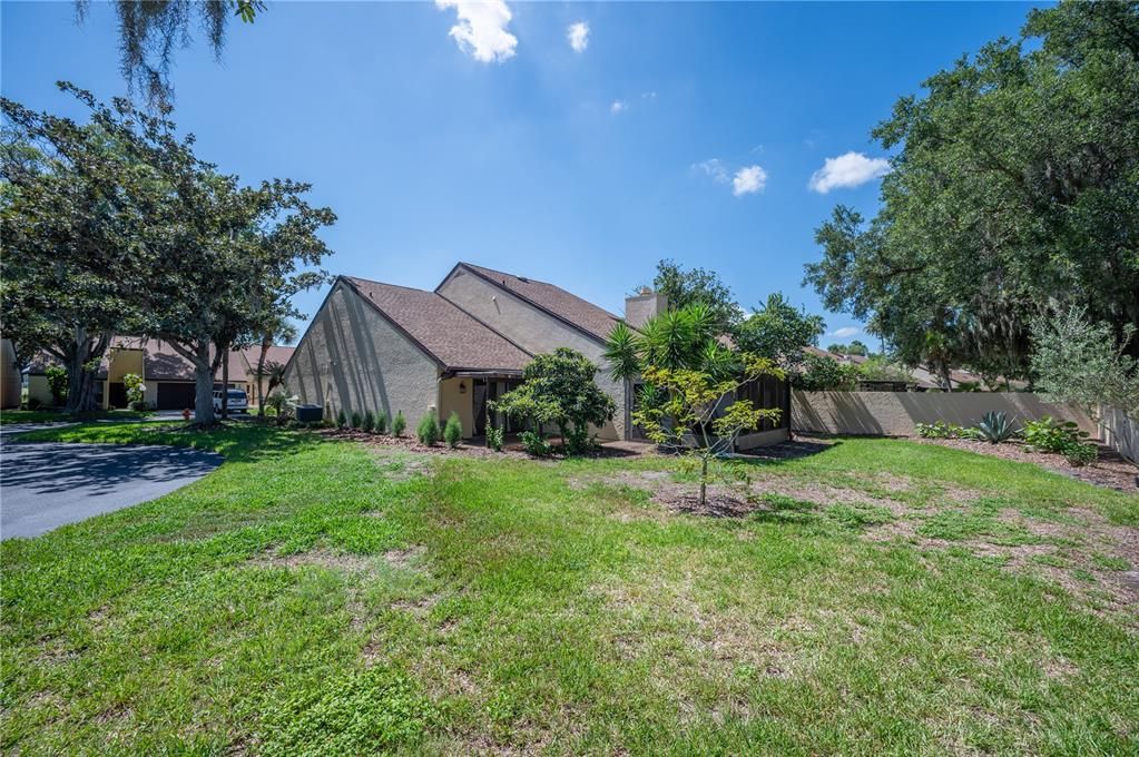 For Sale: $215,000 (2 beds, 2 baths, 2142 Square Feet)