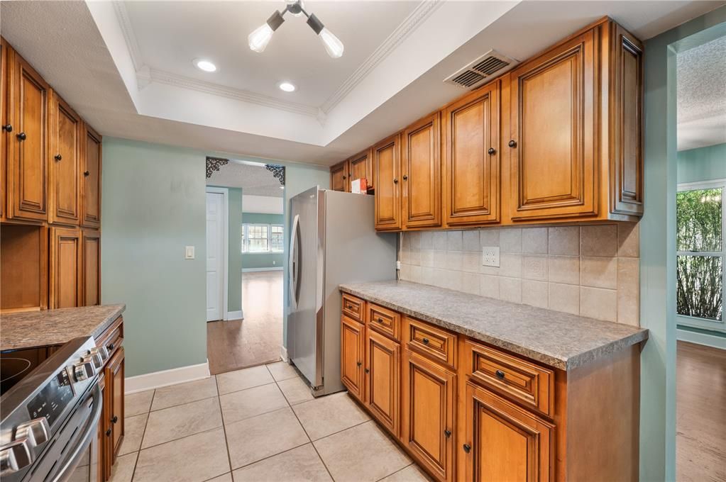 For Sale: $215,000 (2 beds, 2 baths, 2142 Square Feet)