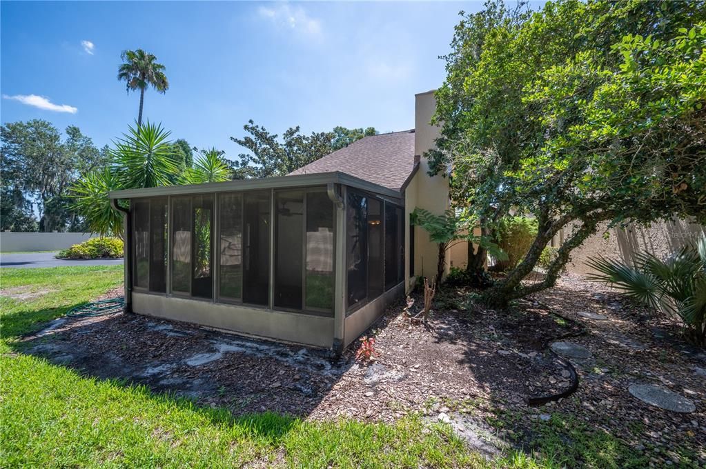 For Sale: $215,000 (2 beds, 2 baths, 2142 Square Feet)