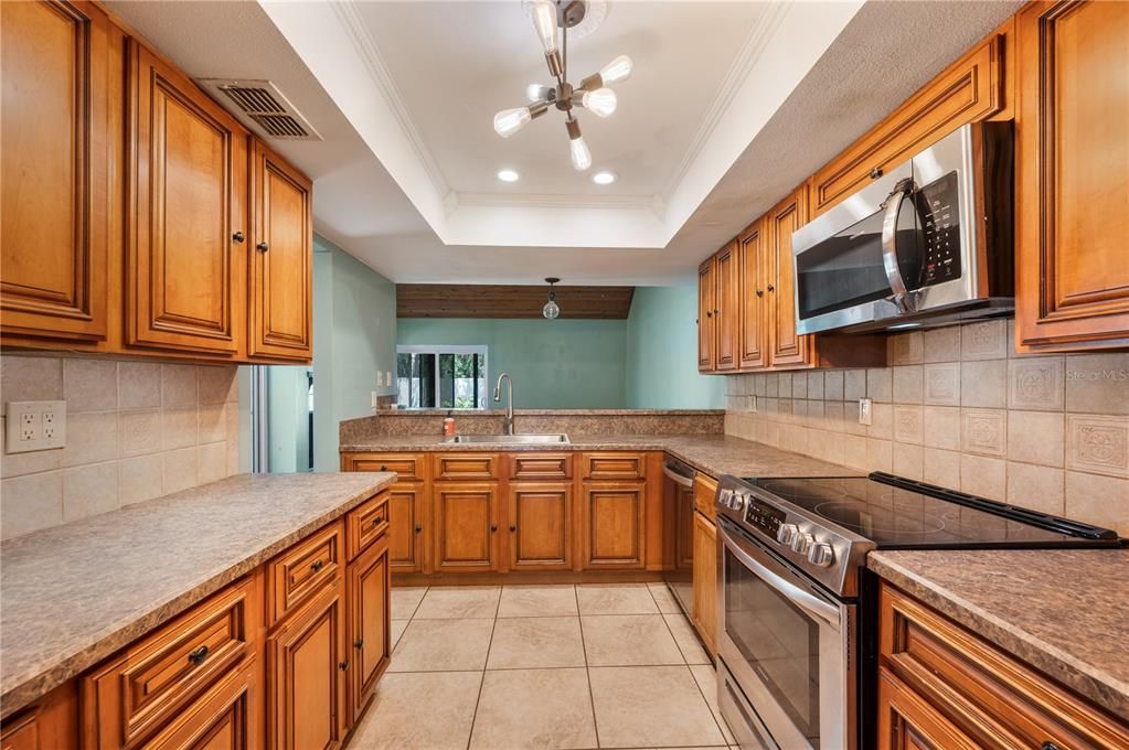 For Sale: $215,000 (2 beds, 2 baths, 2142 Square Feet)