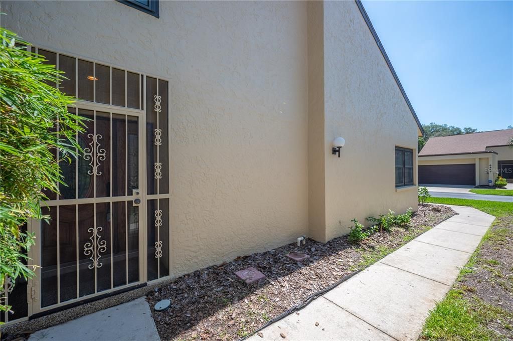 For Sale: $215,000 (2 beds, 2 baths, 2142 Square Feet)