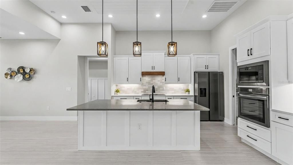 En Venta: $749,900 (4 camas, 3 baños, 2666 Pies cuadrados)