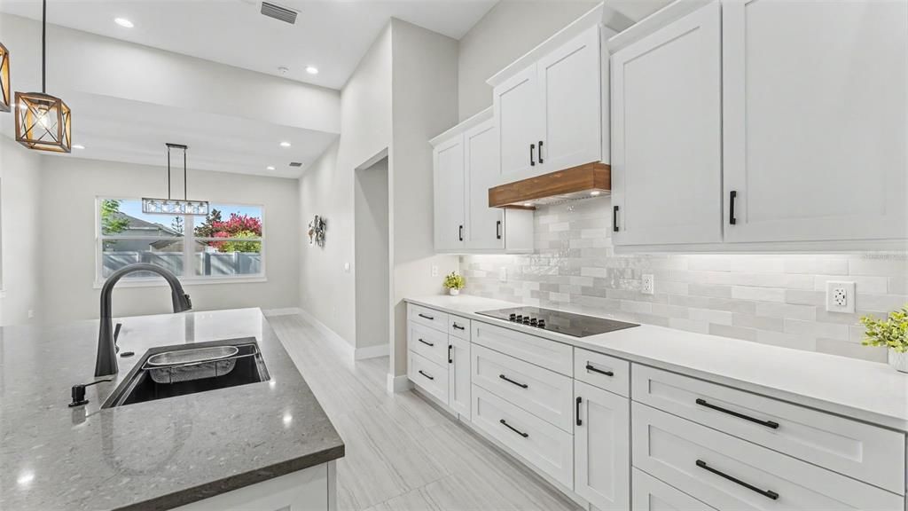 En Venta: $749,900 (4 camas, 3 baños, 2666 Pies cuadrados)