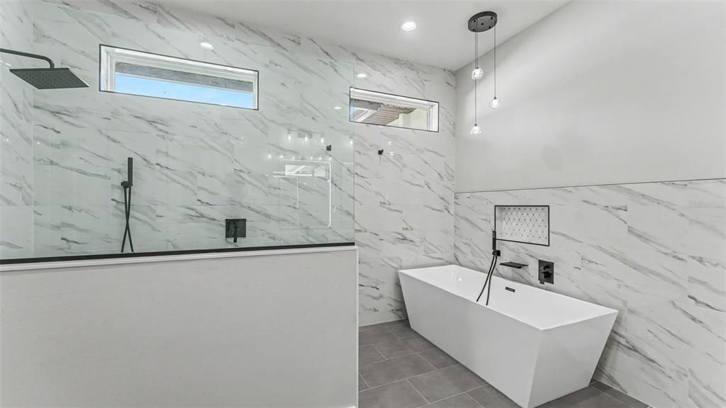 En Venta: $749,900 (4 camas, 3 baños, 2666 Pies cuadrados)