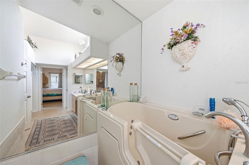 На продажу: $624,999 (3 спален, 2 ванн, 1890 Квадратных фут)
