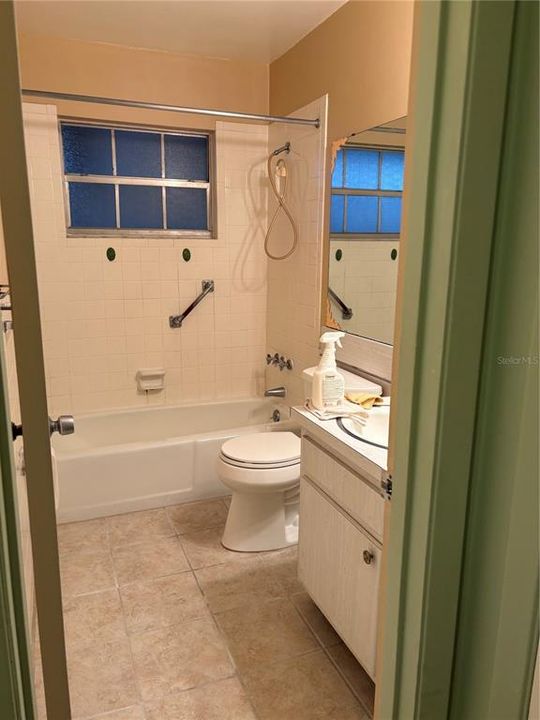 For Rent: $975 (1 beds, 1 baths, 580 Square Feet)