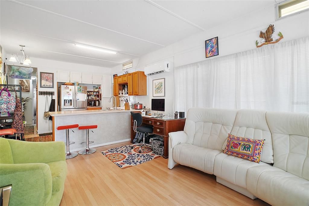 For Sale: $125,000 (2 beds, 1 baths, 672 Square Feet)