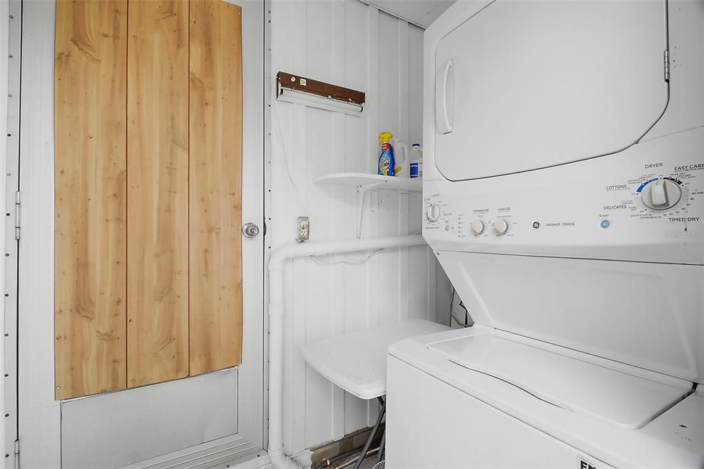 For Sale: $125,000 (2 beds, 1 baths, 672 Square Feet)