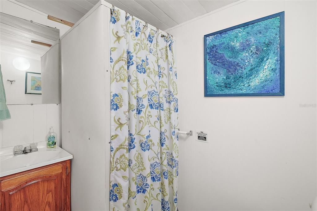 For Sale: $125,000 (2 beds, 1 baths, 672 Square Feet)